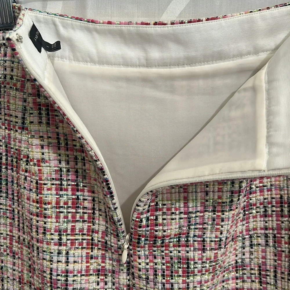 Ann Taylor Pink Tweed skirt, Size 8 - Picture 3 of 8